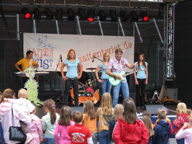 gal/2007/2007 Ruettenscheider Kinderfest/2007 Saitentwist Ruettenscheider Kinderfest 1.9. 171.jpg